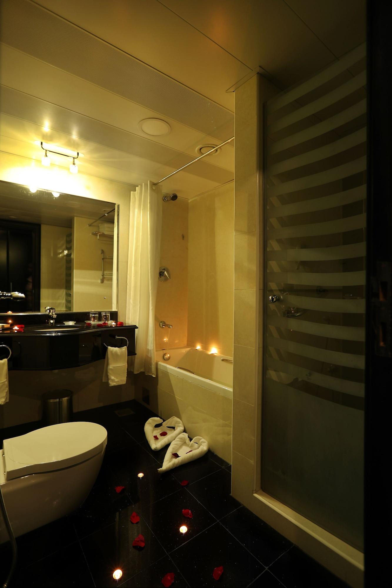 Royal Grand Suite Hotel Sharjah Luaran gambar