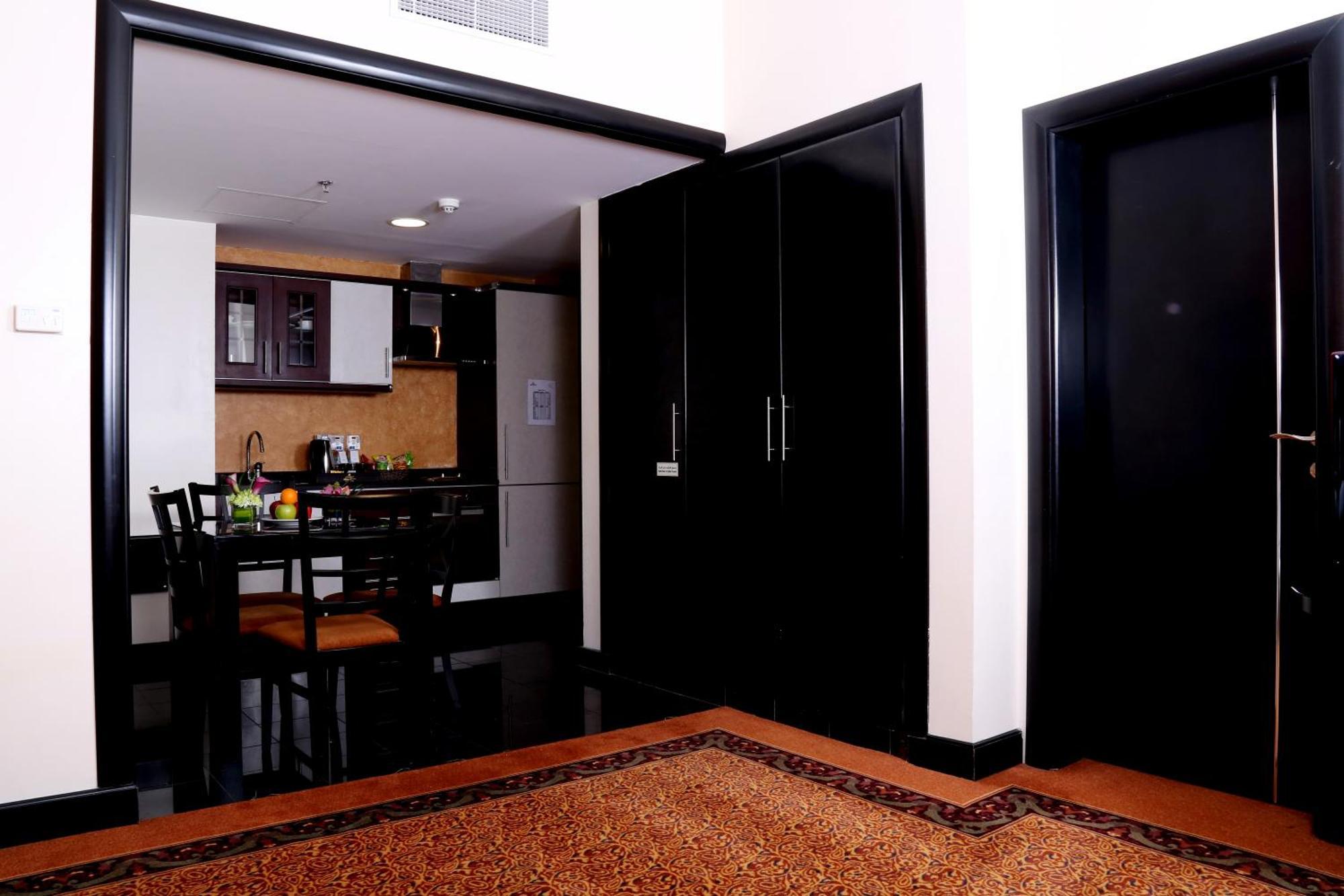 Royal Grand Suite Hotel Sharjah Luaran gambar